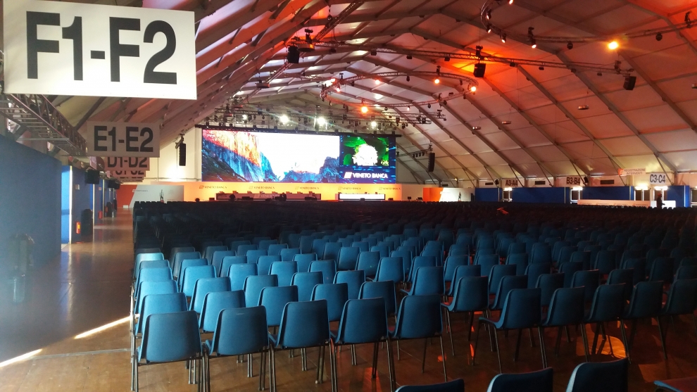 Noleggio sedie per l'assemblea Veneto Banca 2015