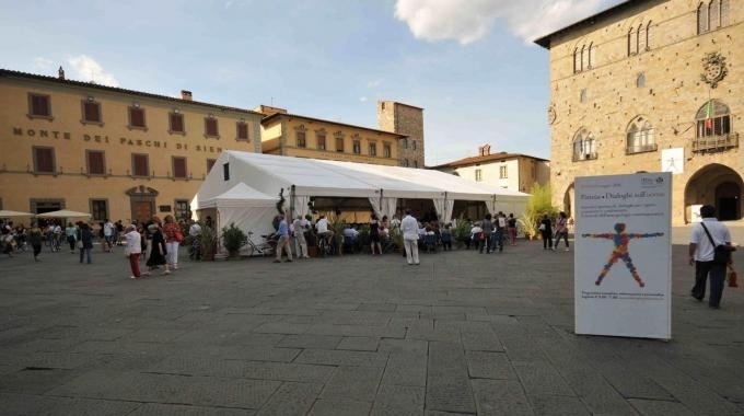 Dialoghi sull'Uomo a Pistoia è allestito da Franzini