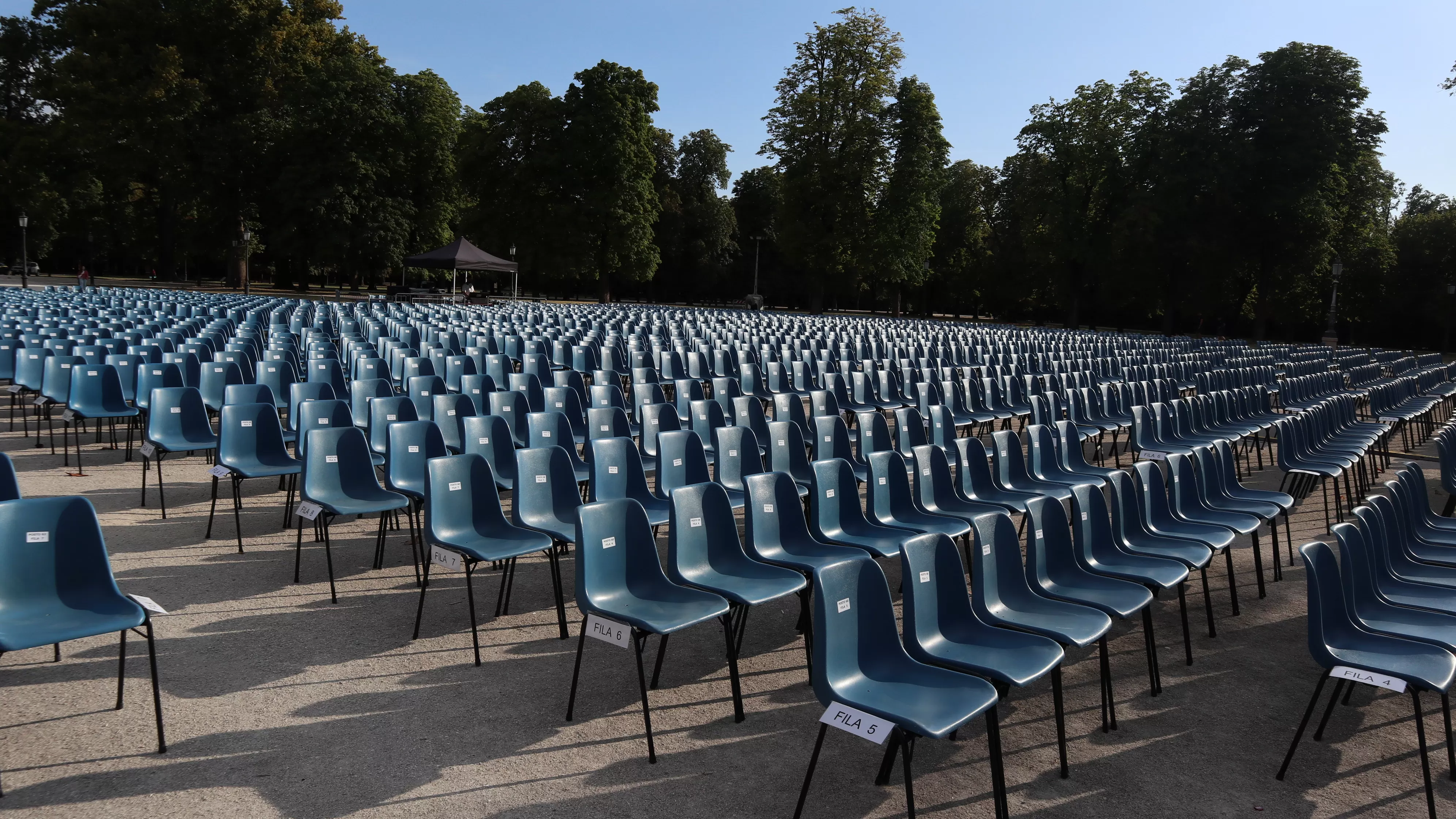 Noleggio sedie per eventi all'aperto - Concerti, festival, feste