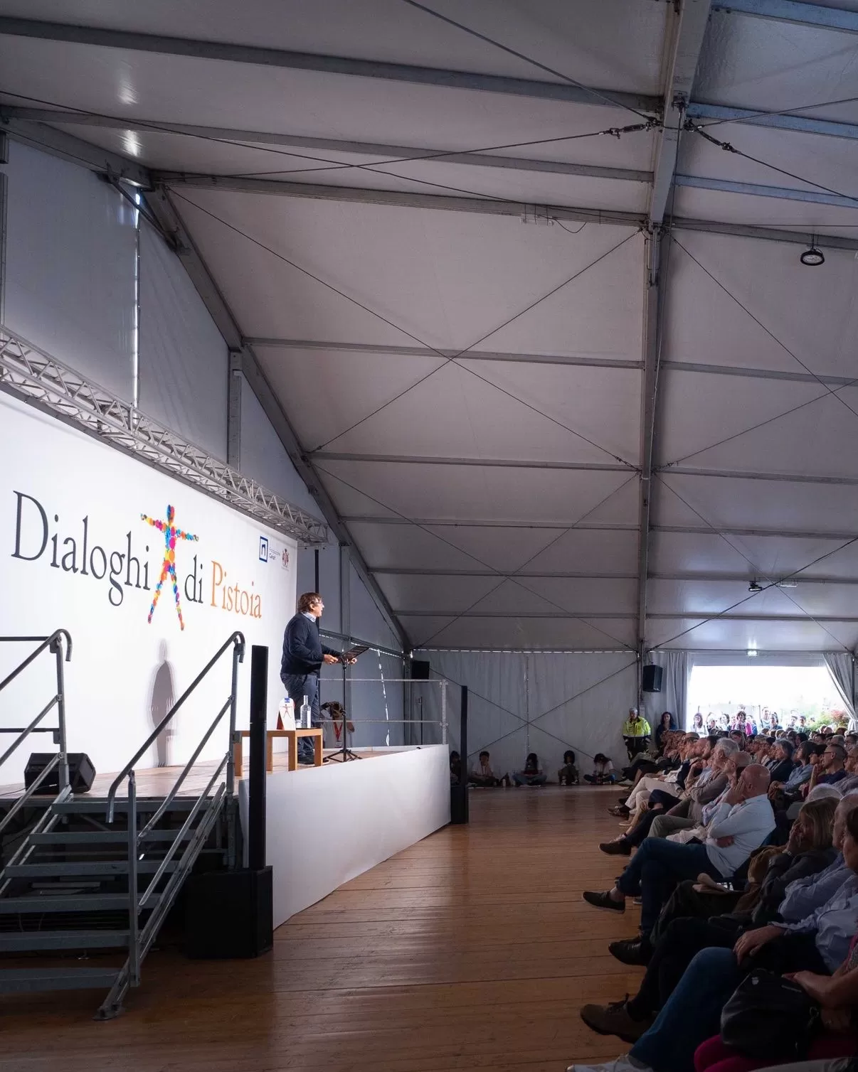 Noleggio palco per eventi guida completa